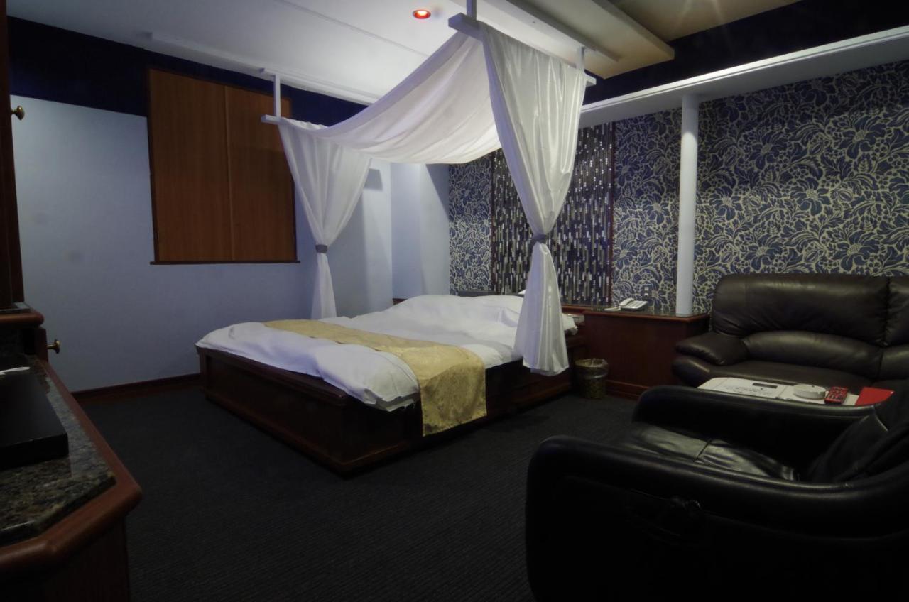 Noah Grande (Adults Only) Hotel Осака Екстериор снимка